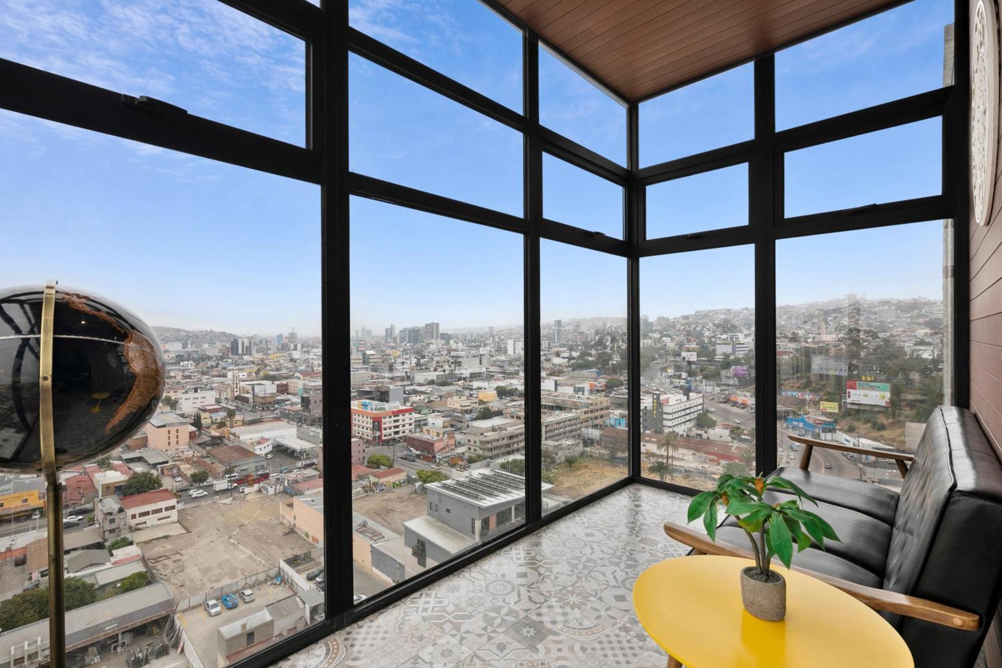 Downtown Apartment With Balcony City View, Gym & Lounge ติฮัวนา ภายนอก รูปภาพ